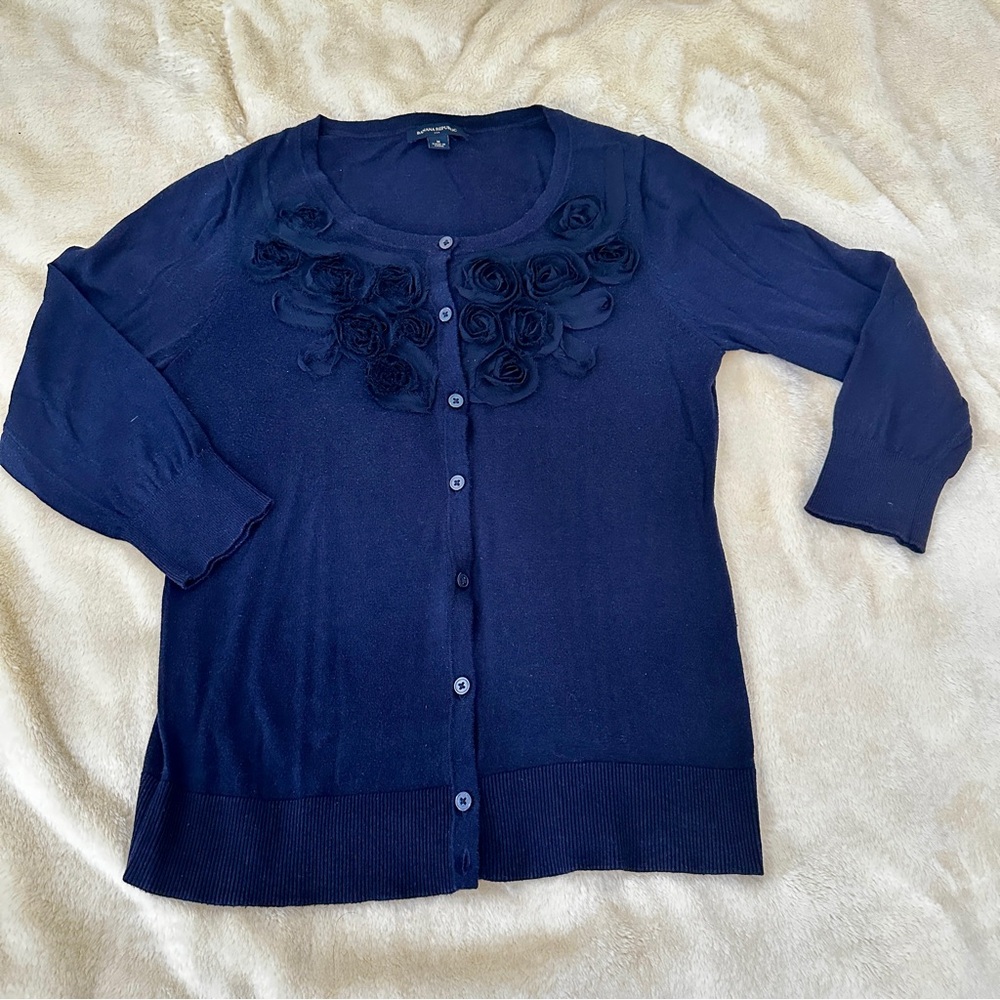 BANANA REPUBLIC Women’s Ruffle Puff Navy Floral Appliqué Button Front Cardigan M